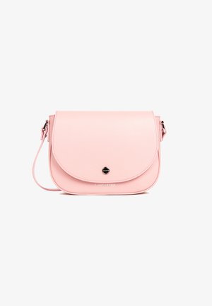 Borsa a tracolla in pelle rosa con pattina arrotondata, dettaglio del logo e tracolla rimovibile. Superficie testurizzata e design minimalista.
