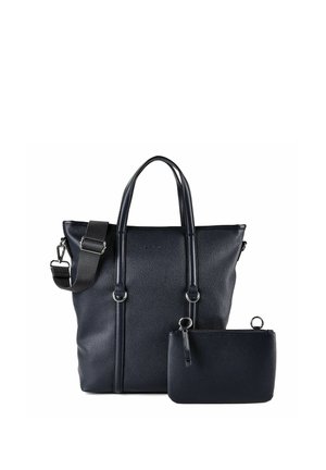 Schwarze Leder-Shopper-Tasche mit doppelten Griffen und verstellbarem Schulterriemen, begleitet von einer kleineren, passenden schwarzen Reißverschlusstasche.