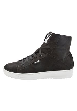 Schwarze Wildleder-High-Top-Sneaker mit grauen Schnürsenkeln und weißer Gummisohle. Mit einem Logo an der Seite und einem gepolsterten Kragen für zusätzlichen Halt.