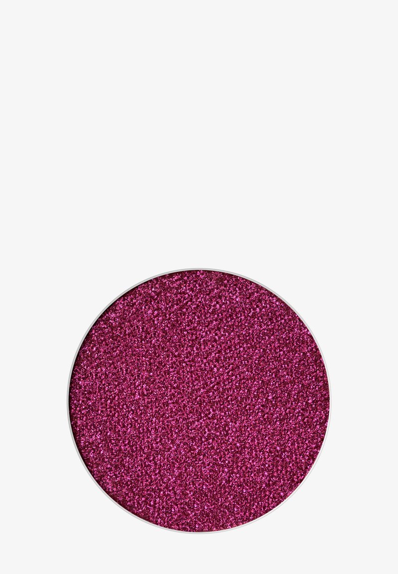 Rund, skinnende fuchsia glimmer i en metalklar sølvbeholder, med en tekstureret overflade bestående af både fine og grove partikler for ekstra glans.