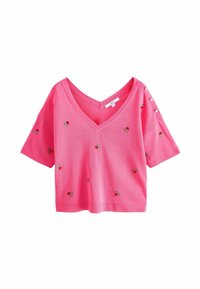 Suéter rosa de manga corta con escote en V, que presenta bordado de sandía y dobladillo acanalado. Los botones en el hombro añaden un toque de interés.