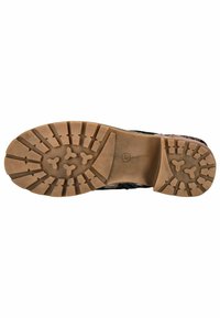 Suola di scarpa in gomma con profondi intagli per una migliore aderenza, caratterizzata da un design decorativo. Il materiale è flessibile con una finitura ruvida e texturizzata.