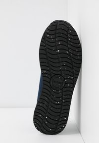 Woden Tenisky - dark blue