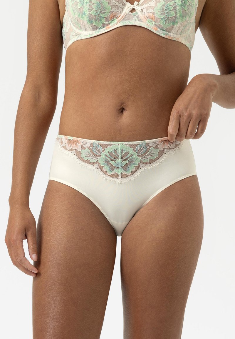 Beige kanten slipjes met bloemige borduursels in mint en perzik, met een golvende kanten tailleband en een gladde stof voor comfort.