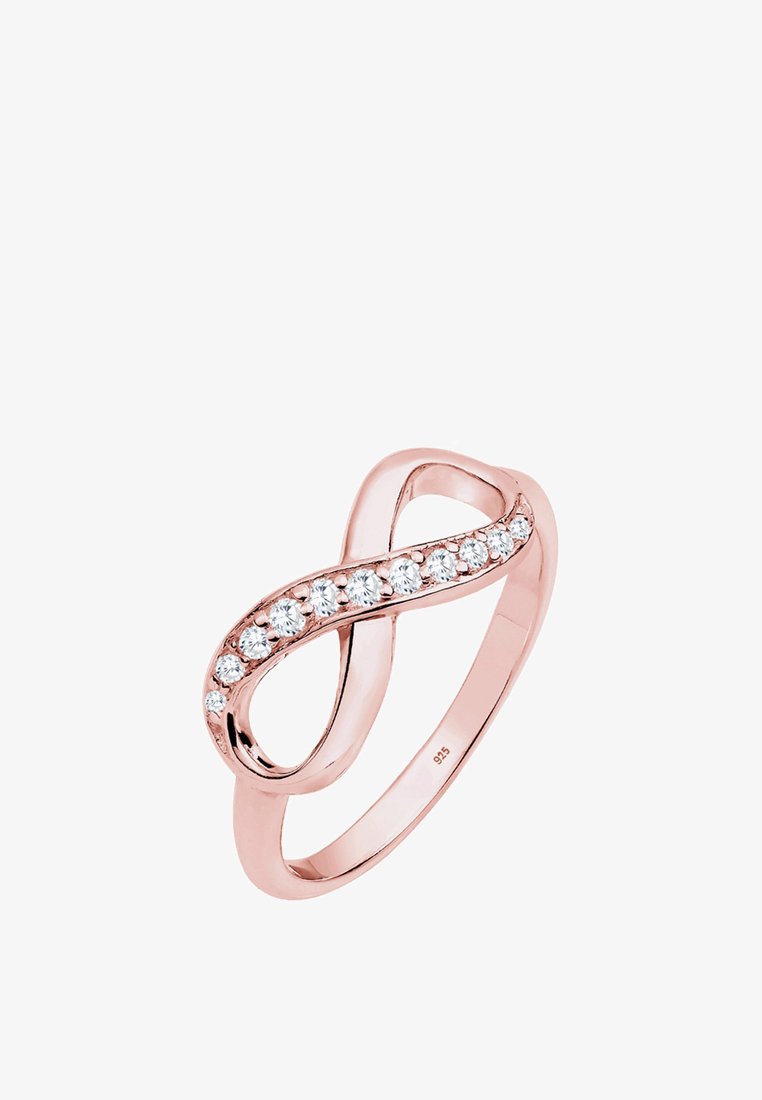 Roségoldring mit einem Unendlichkeit-Design, das eine Reihe klarer Kristalle entlang des Bands zeigt, mit glatter Textur und polierter Oberfläche.