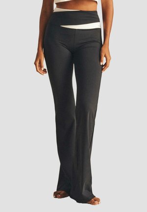 WR UP CORE PUSH-UP - D I W O PRO - Bukse - black   white