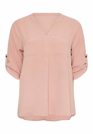 Hellrosa Bluse mit strukturierter Stoffoberfläche, V-Ausschnitt, zwei Brusttaschen und hochgekrempelten 3/4-Ärmeln mit Knopflaschen.