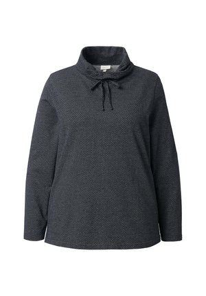 Ciemnoszara bluzka z długim rękawem, pokryta małymi białymi kropeczkami, z wysokim kołnierzem i detalem zawiązania z przodu przy dekolcie.