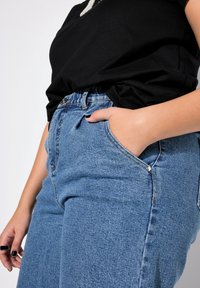 Studio Untold Jeans Straight Leg - mid blue denim