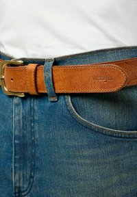 Wrangler WESTERN STITCH - MULTIPLE FITS - Riem - cognac