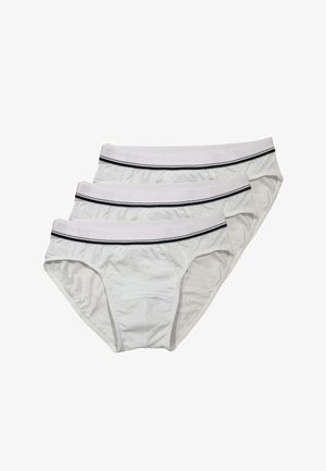 Tre slip da uomo bianchi con elastico in vita a righe nere, sovrapposti su uno sfondo bianco.