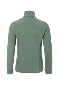 Giacca in pile di colore verde smorzato, con colletto alto, maniche lunghe e una finitura liscia e texture. Senza loghi o decorazioni visibili.
