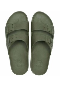 Sandales vert olive avec deux sangles à boucles ajustables, semelle plate et semelle intérieure texturée. Fabriquées en matériau durable et léger.