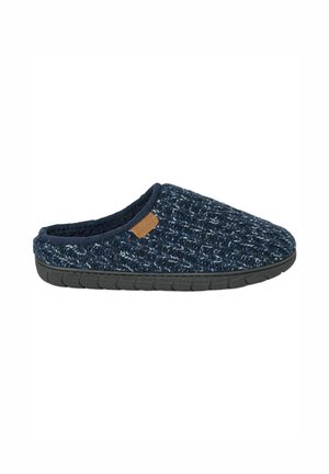 Zapatilla para interiores de punto en azul marino con suela de goma negra y etiqueta marrón en el lateral, diseñada para la comodidad dentro de casa.