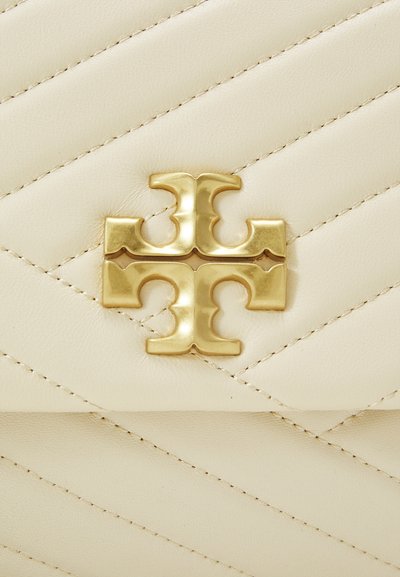 Tory Burch KIRA CHEVRON CONVERTIBLE SHOULDER - Skuldertasker - new cream