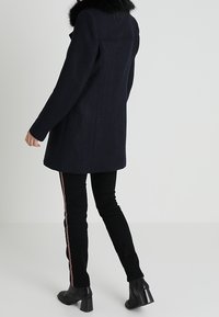 Manteau Court Ou Veste NAF NAF En Maille De Coton Imprimé - Taille 42, Multicolore - Neuf Sans étiquette