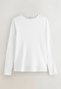 Long-sleeve white t-shirt made from ribbed fabric, featuring a crew neckline and a relaxed fit. Simple design without patterns or adornments.