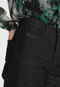 Diesel Jeans a sigaretta - rinsed denim