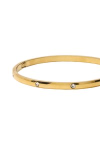 Złota metalowa bransoletka z gładkim wykończeniem, ozdobiona pięcioma małymi, przezroczystymi kryształkami równomiernie rozmieszczonymi wzdłuż zewnętrznej krawędzi. Smukły, okrągły kształt.