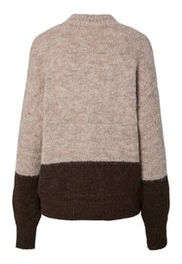 Pull en maille beige clair avec un ourlet marron foncé. Présente une coupe décontractée, un col rond et un tissu texturé au toucher doux.