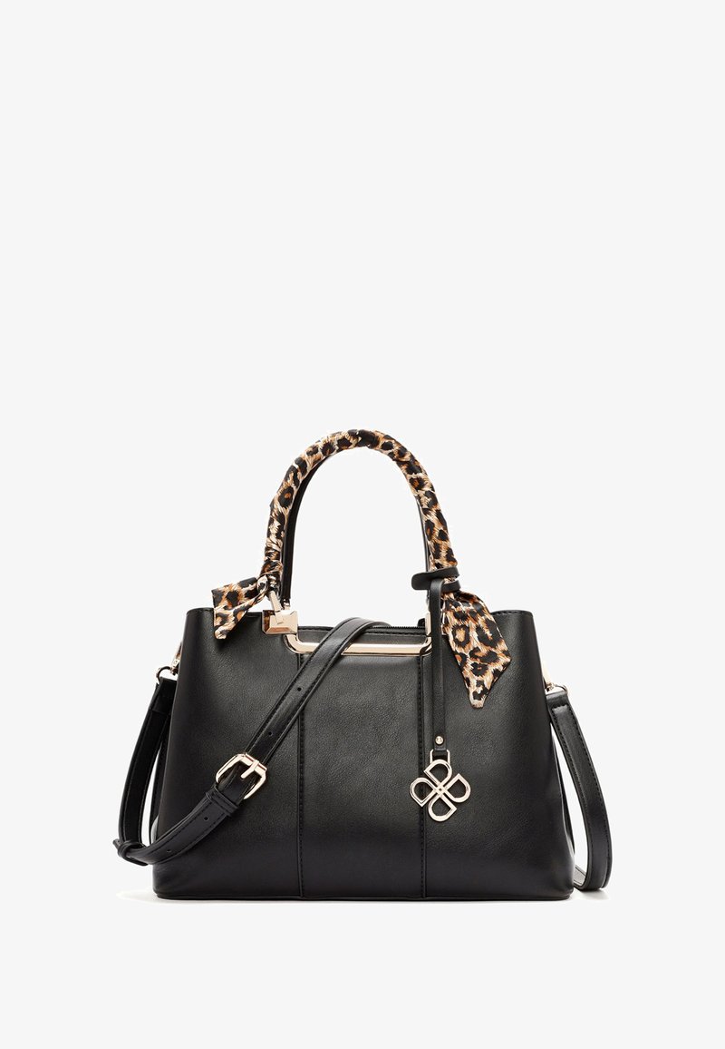 Czarna skórzana torebka z odpinanym szalikiem w lamparcie wzory na uchwycie, złotymi detalami, odpinanym paskiem na ramię oraz dekoracyjnym charmsami.