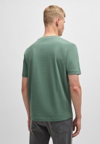 BOSS TCHUP - T-shirts - open green