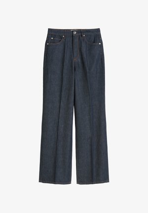 Jeans a gamba larga blu scuro in denim, con un bottone frontale, due tasche anteriori e cuciture visibili lungo i bordi.