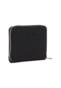 Portafoglio in pelle nera con chiusura a zip e hardware argentato, caratterizzato da un logo impressato sul davanti e una forma rettangolare.
