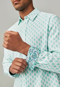 Next PRINTED ROLL SLEEVE - REGULAR FIT - Košeľa - white