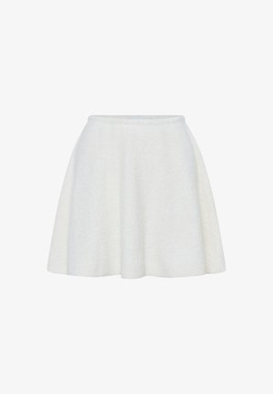 Jupe évasée blanche en tissu doux, dotée d'une taille élastique et d'une surface lisse et texturée. Aucun motif ni accent visible.