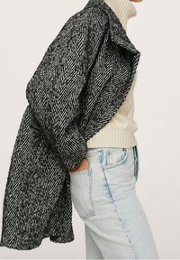 Mango Abrigo corto - black