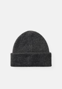 Bonnet en tricot gris avec une texture en rib et un revers replié. Fabriqué en laine douce pour la chaleur et le confort.