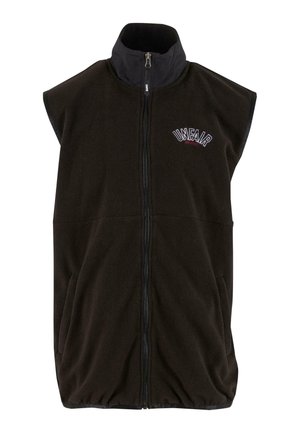 Musta fleece-liivi, jossa on korkea kaulus, täysipitkä vetoketju ja brodeerattu "UNFAIR"-logo rinnassa. Sisältää sivutaskut ja rento istuvuus.