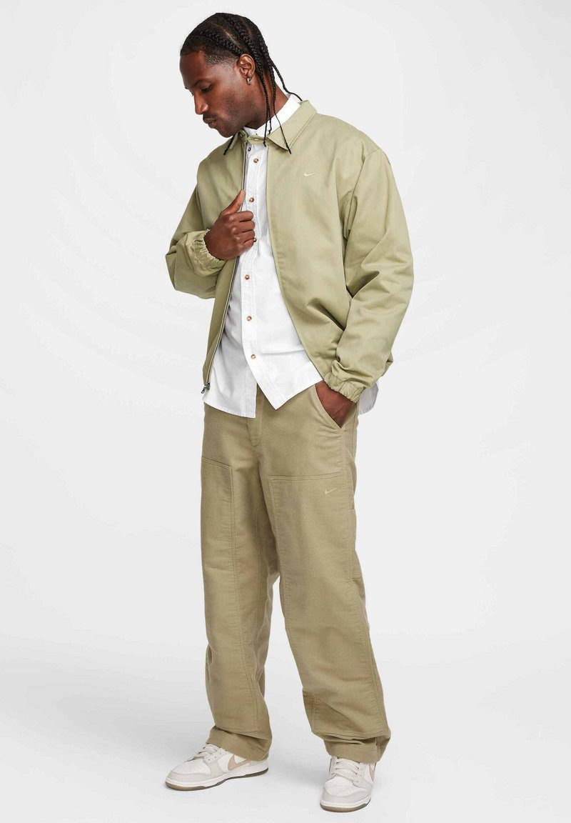 Nike Sportswear Broek olijfgroen Nike Sportswear Broek olijfgroen