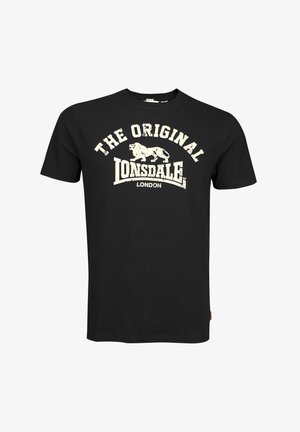 T-shirt in cotone nero con colletto a giro, caratterizzato da una grande stampa in stile vintage color crema con la scritta "THE ORIGINAL LONSDALE LONDON" e due leoni.