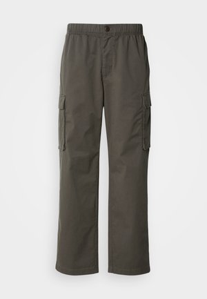 Pantaloni cargo de culoare gri închis cu un brâu elastic, două buzunare laterale și o croială relaxată. Confecționați dintr-un material durabil cu o textură netedă.