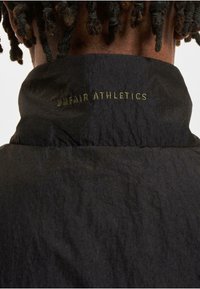 UNFAIR ATHLETICS Poletna jakna - black green