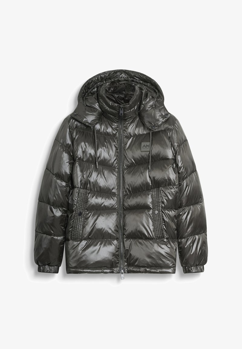 Giacca invernale imbottita di un grigio scuro lucido, con cappuccio, zip frontale, polsini elasticizzati e tasche con bottone a pressione su uno sfondo bianco.