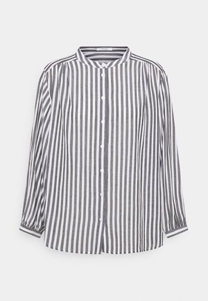 Chemise à boutons rayée grise et blanche, à manches longues, en tissu léger, avec un col montant, fermeture à boutons sur le devant et des poignets avec des rayures accentuées.