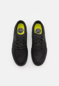 Globe MAHALO - Sapatilhas - black/acid