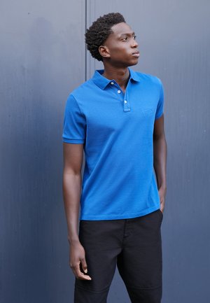 SHORT SLEEVE SLITS AT SIDE EMBROIDERY ON CHEST - Polo - belle blue