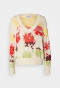 Pull en maille crème avec un col en V, de grands motifs floraux colorés en rouge, jaune et vert, avec des poignets et un ourlet côtelés.