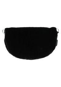 Schwarze Kunstfell-Clutch mit runder Form, ausgestattet mit silbernem Zubehör und einer weichen, strukturierten Oberfläche. Verschlussdetails sind nicht sichtbar.