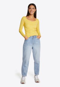 Rich & Royal MIT GESMOKTEM V-NECK - Langarmshirt - sunkissed