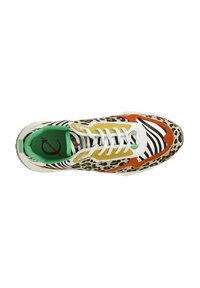 Sneaker colorato con un mix di stampa leopardata, strisce arancioni, gialle e nere. Presenta lacci bianchi e una fodera interna verde brillante.