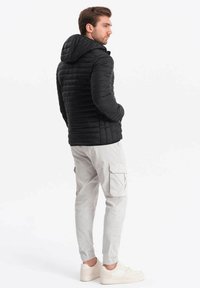 Ombre Välikausitakki - black