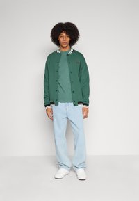 HUF TEE UNISEX - Topper langermet - pine