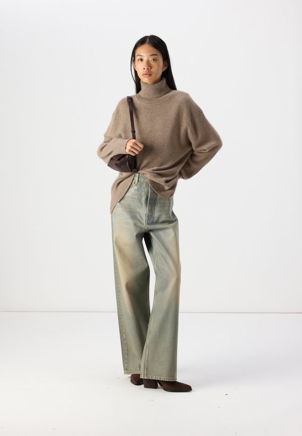 SHELLY - Straight leg jeans - oil slick gloss2