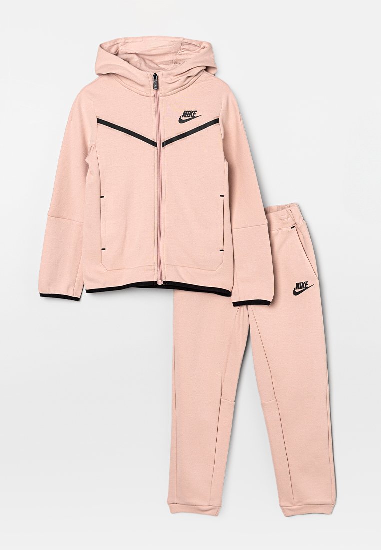 Nike Sportswear Trainingspak roze Nike Sportswear Trainingspak roze
