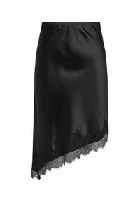 Jupe midi en satin noir avec un ourlet asymétrique et des bordures en dentelle délicate le long du bas.